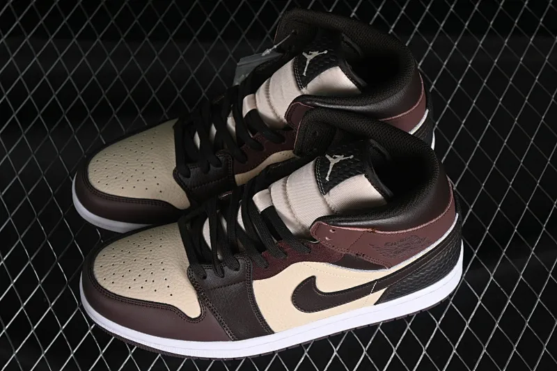 All Categories Air Jordan Jordan Series Basketball Shoes Air Jordan 1 Mid Air Jordan 1 Mid AJ1 Joe 1 Velvet Brown Zhongbang Basketball Shoes FZ4359-200